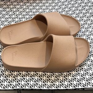 Archies Women's Tan Slides size 7